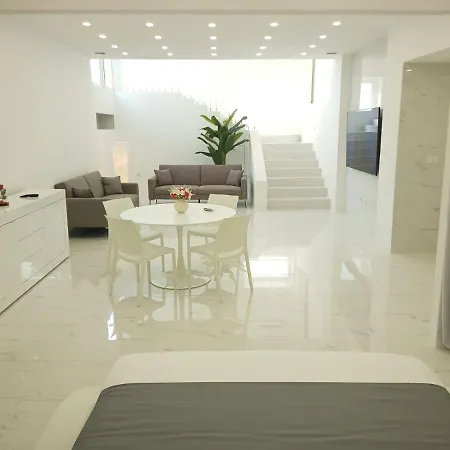 Elegant Basement 아파트