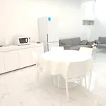 Elegant Basement Apartman *