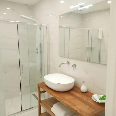 Elegant Basement Apartment Orosei